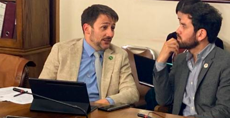 Ministro de Energía expone en comisión de la Cámara sobre proyecto que potencia uso de energías renovables.